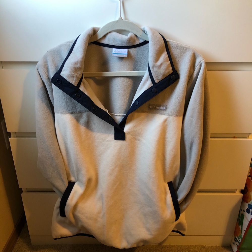 Columbia fleece snap up with large front pocket
